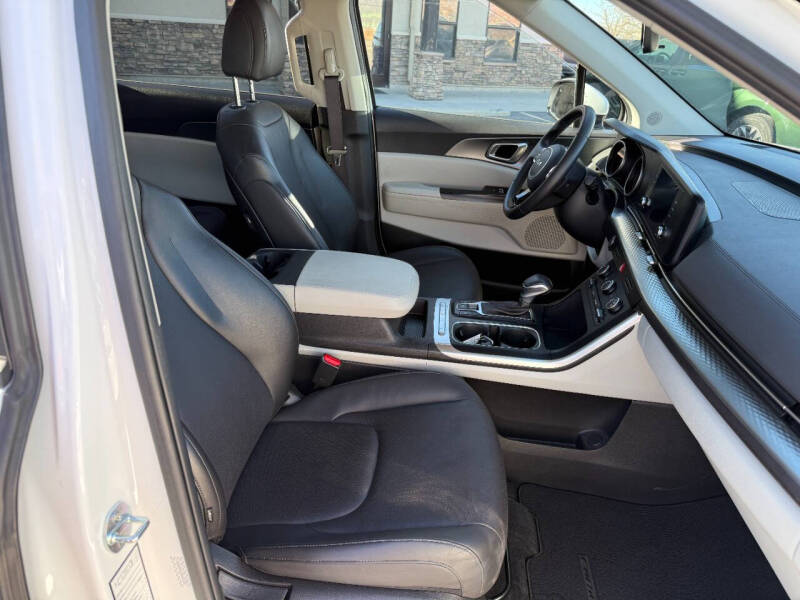 2024 Kia Carnival LX