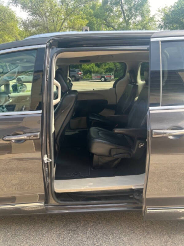 2017 Chrysler Pacifica Touring-L Plus