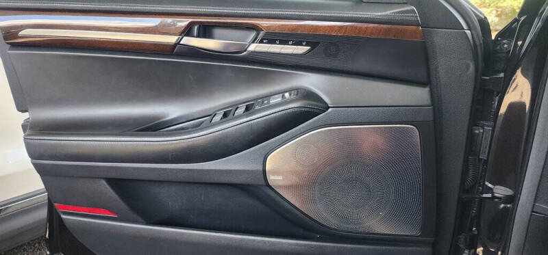 2018 Genesis G90