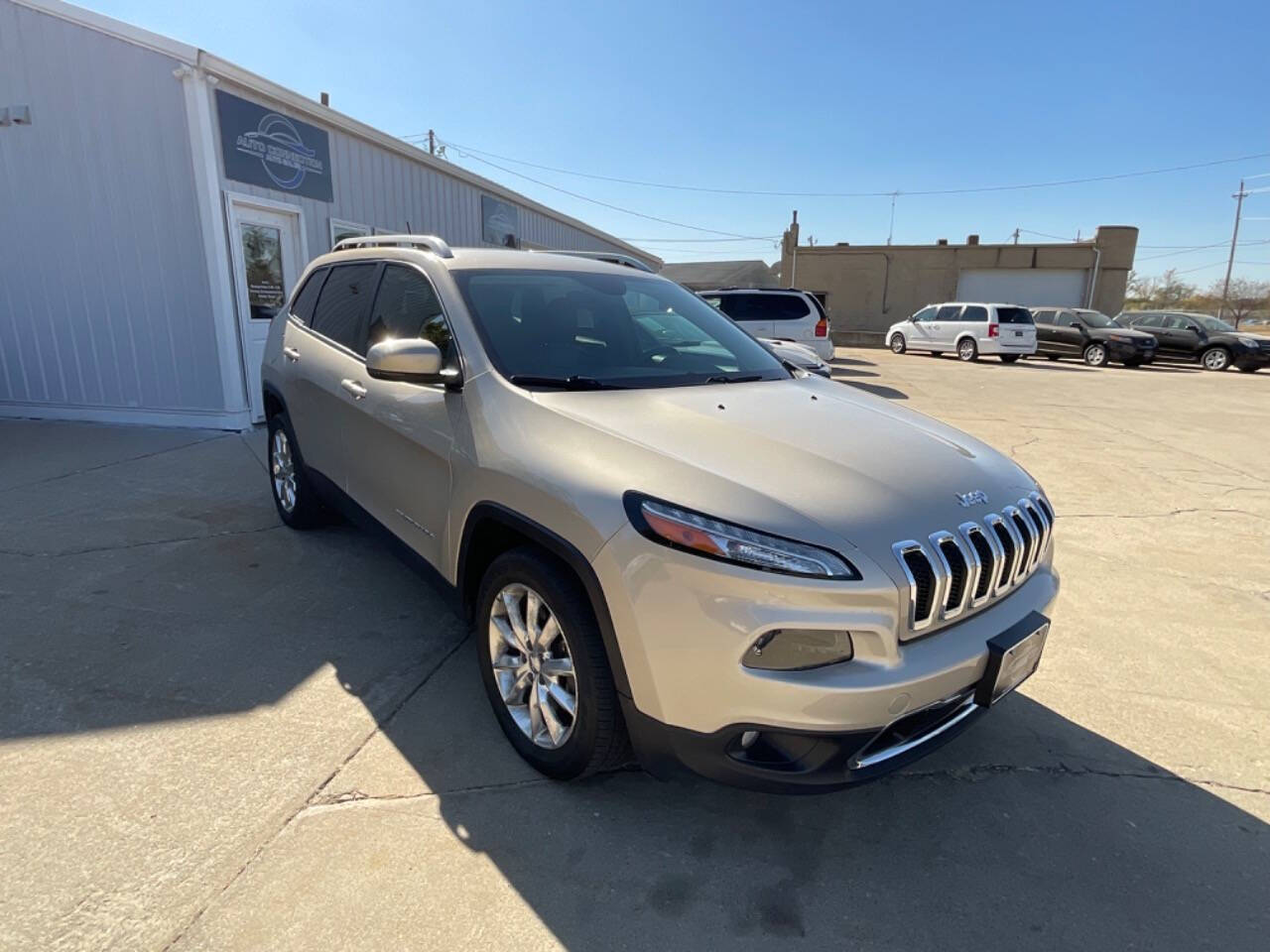 2014 Jeep Cherokee for sale at Auto Connection in Waterloo, IA