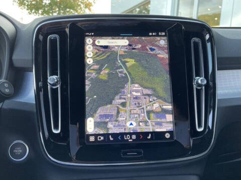 2025 Volvo XC40 B5 Core Bright Theme