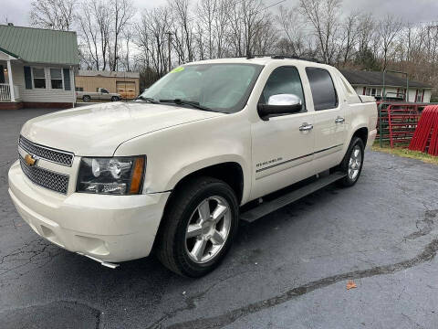 2012 Chevrolet Avalanche for sale at CRS Auto & Trailer Sales Inc in Clay City KY