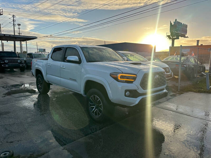 2023 Toyota Tacoma TRD Sport photo 2