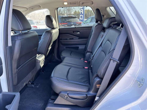 2023 Nissan Pathfinder SL