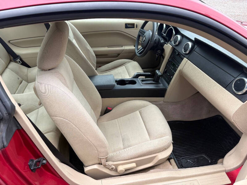 2005 Ford Mustang V6 Deluxe