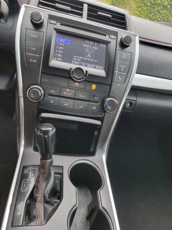 2017 Toyota Camry SE