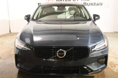 2024 Volvo S60 B5 Core Dark Theme