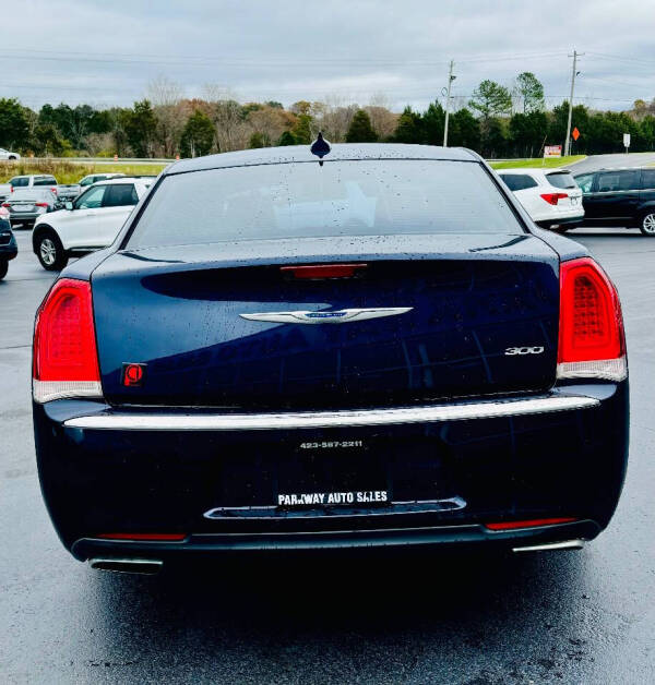 2015 Chrysler 300 Limited photo 3