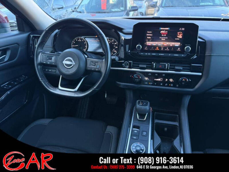 2022 Nissan Pathfinder SV