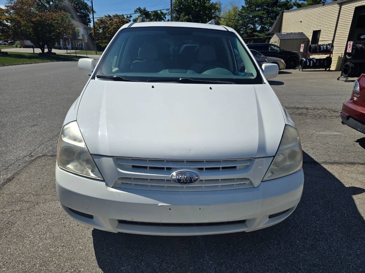 2009 Kia Sedona for sale at QUEENSGATE AUTO SALES in York, PA