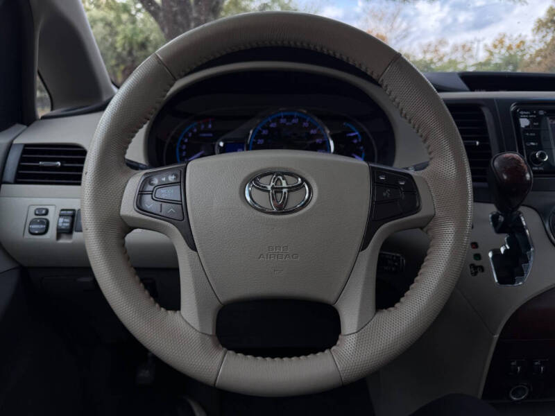 2013 Toyota Sienna XLE 8-Passenger