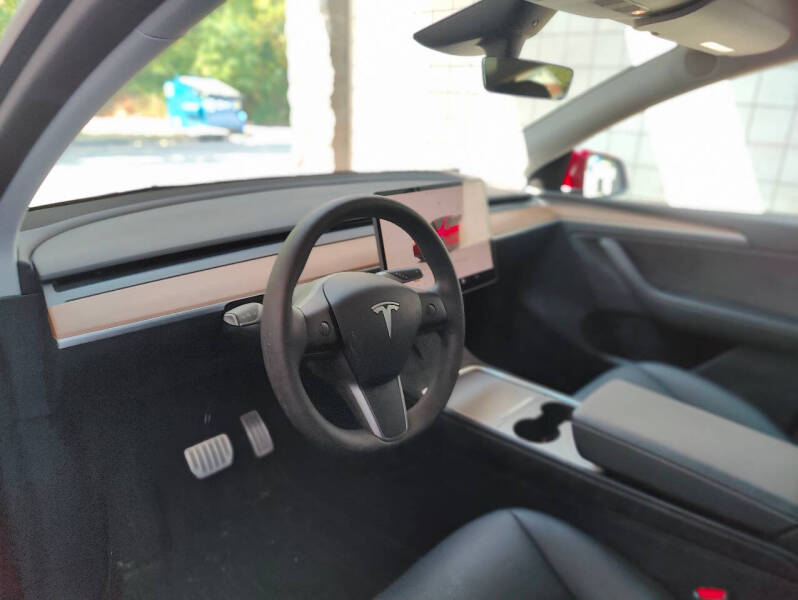 2025 Tesla Model Y Performance