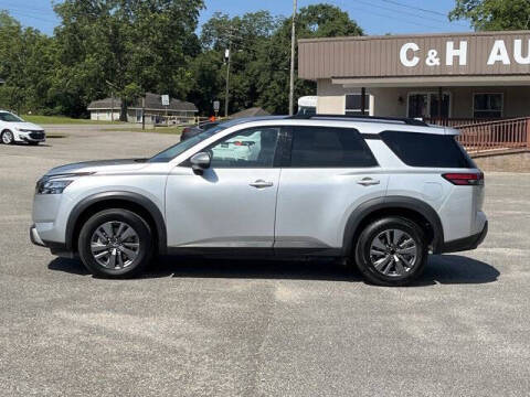 2024 Nissan Pathfinder SV