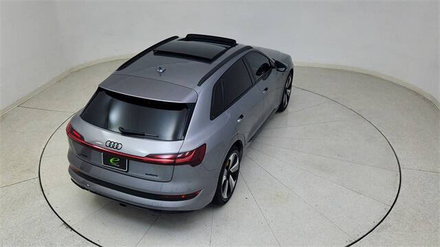 2022 Audi e-tron quattro Premium Plus