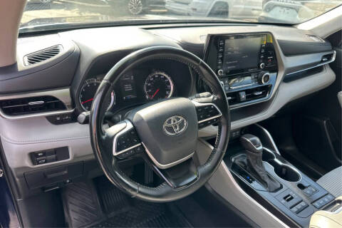 2022 Toyota Highlander LE