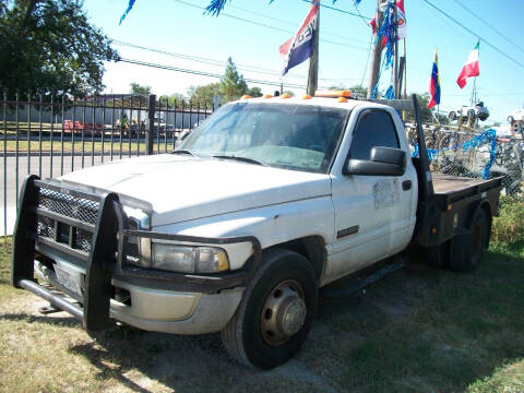 2002 Dodge Ram 3500 for sale at THOM'S MOTORS in Houston TX