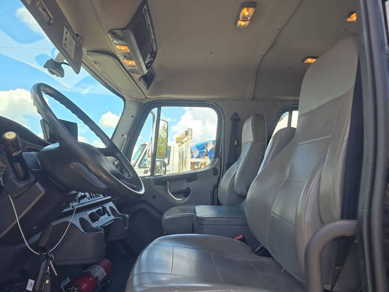 2019 Freightliner M2 106