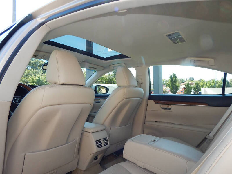 2013 Lexus ES 300h