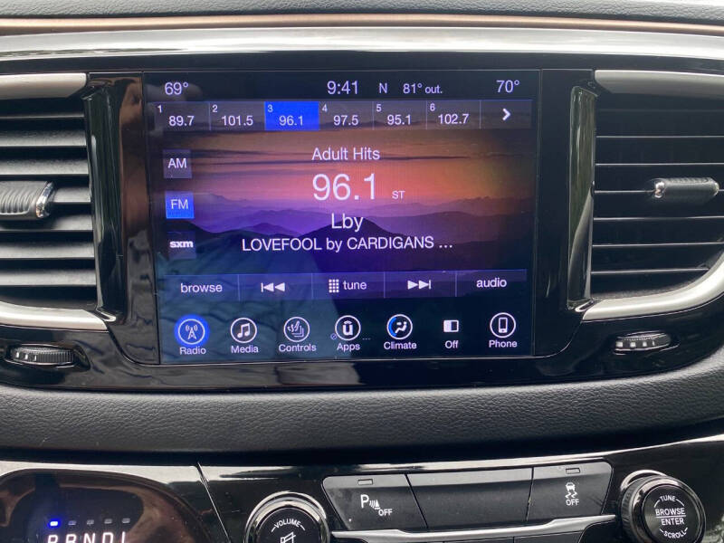 2017 Chrysler Pacifica Touring-L