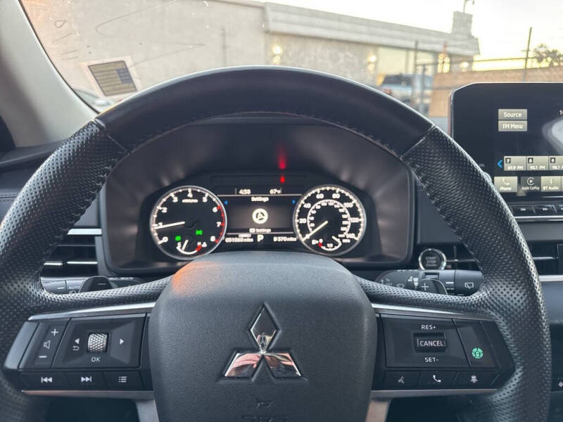 2024 Mitsubishi Outlander SE