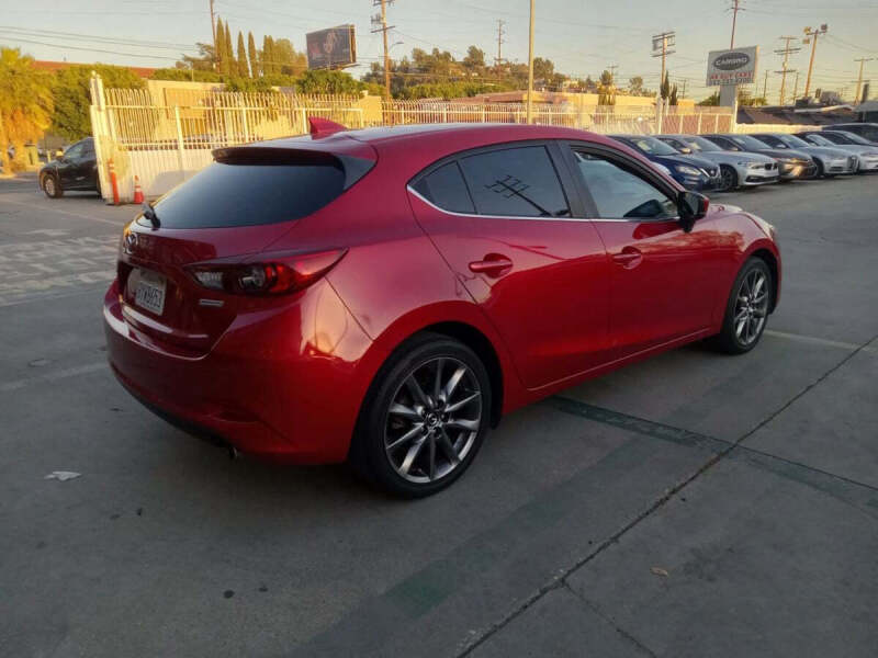 2018 Mazda MAZDA3 Touring