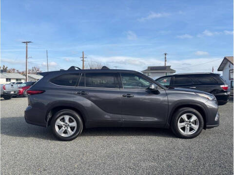 2022 Toyota Highlander L