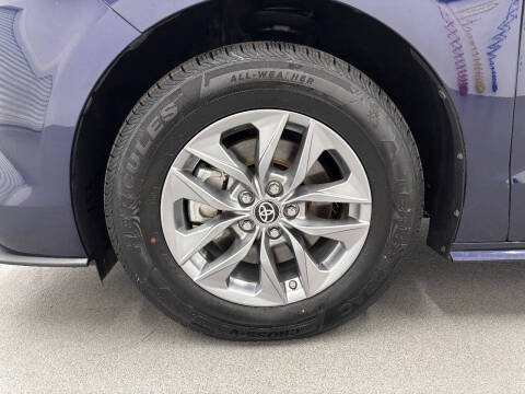 2022 Toyota Sienna LE 8-Passenger