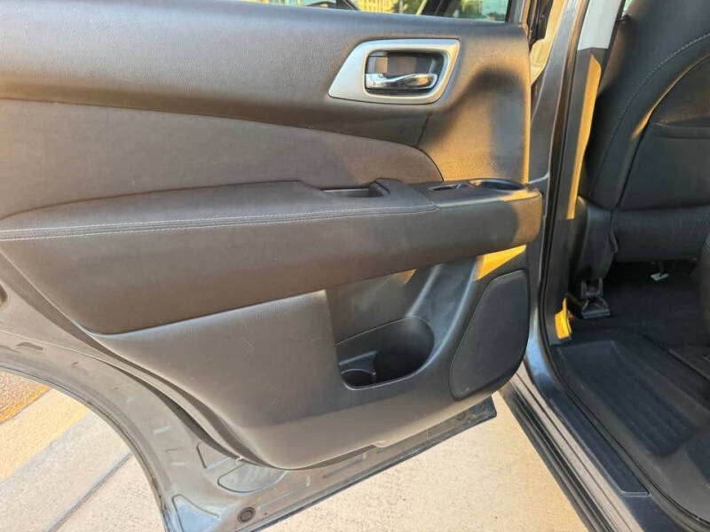 2017 Nissan Pathfinder SV