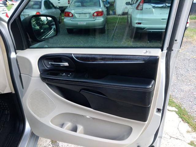 2011 Chrysler Town and Country Touring-L