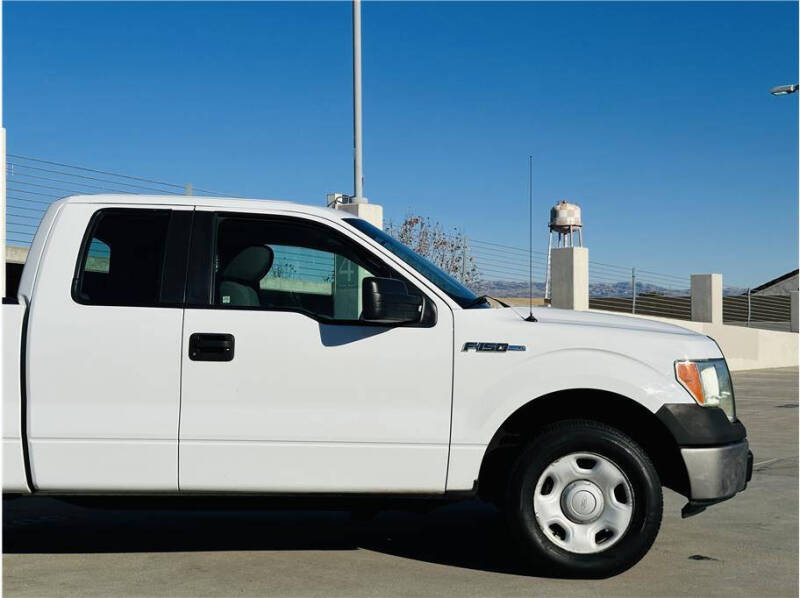 2009 Ford F-150 STX photo 13