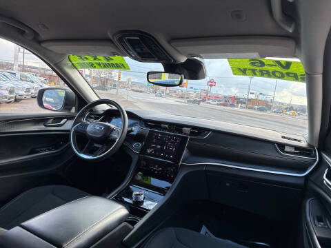 2023 Jeep Grand Cherokee L Laredo