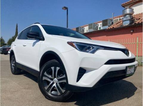 2018 Toyota RAV4 for sale at MADERA CAR CONNECTION in Madera CA