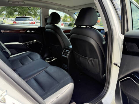 2017 Kia Cadenza Technology