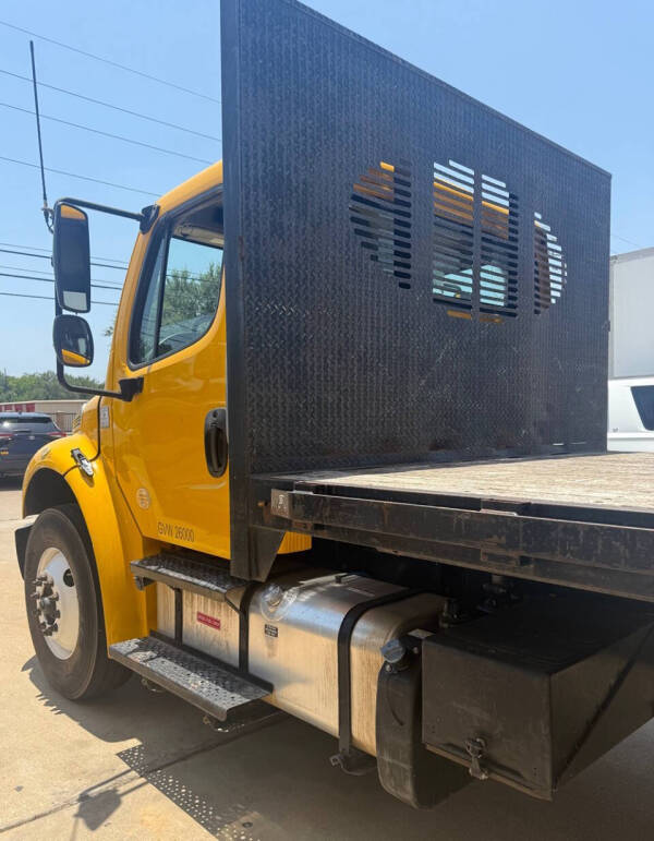 2020 Freightliner M2 106