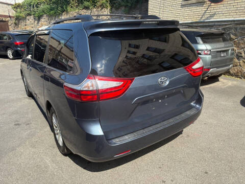 2015 Toyota Sienna XLE 8-Passenger