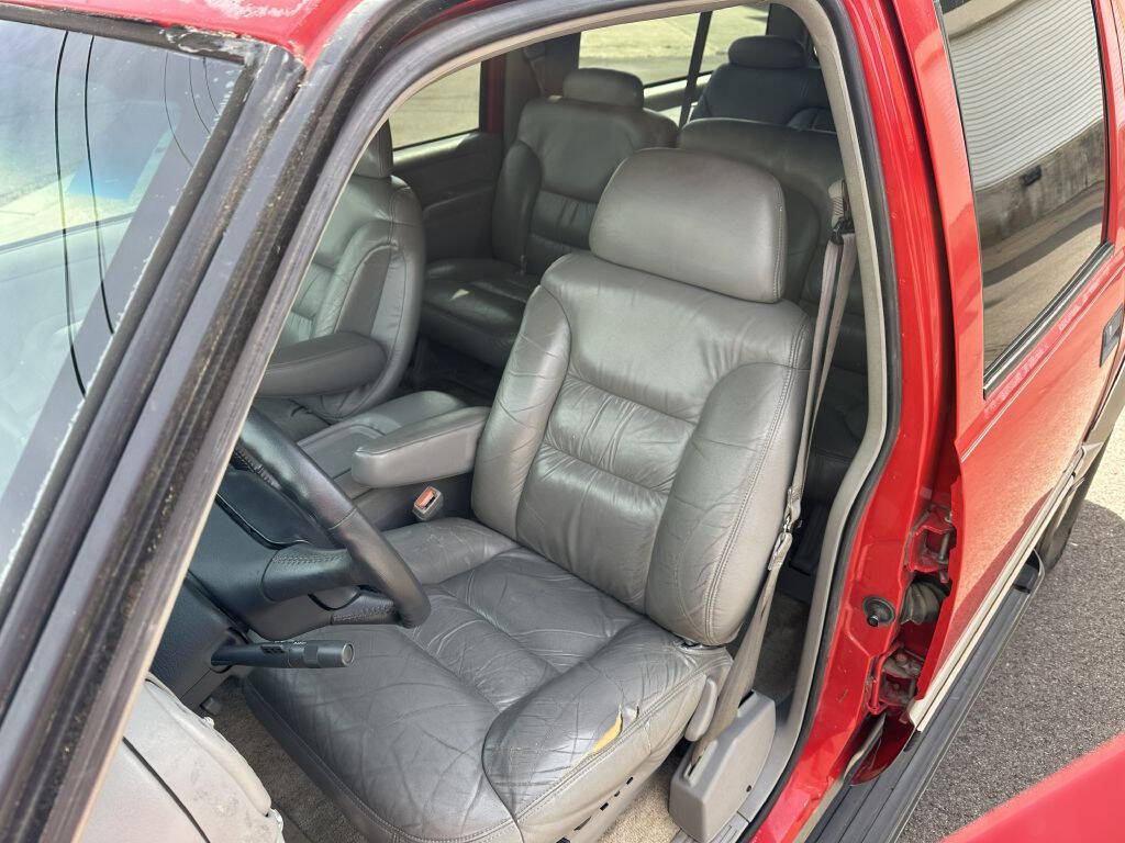 1998 Chevrolet Suburban 23