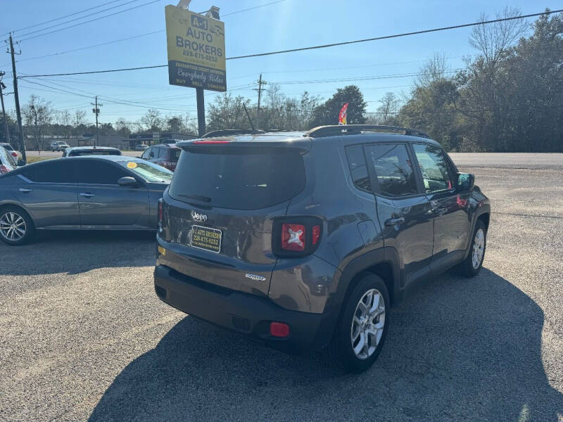 2017 Jeep Renegade Latitude photo 8