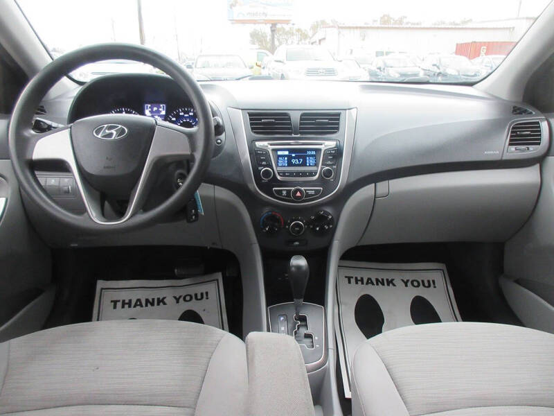 2017 Hyundai Accent SE