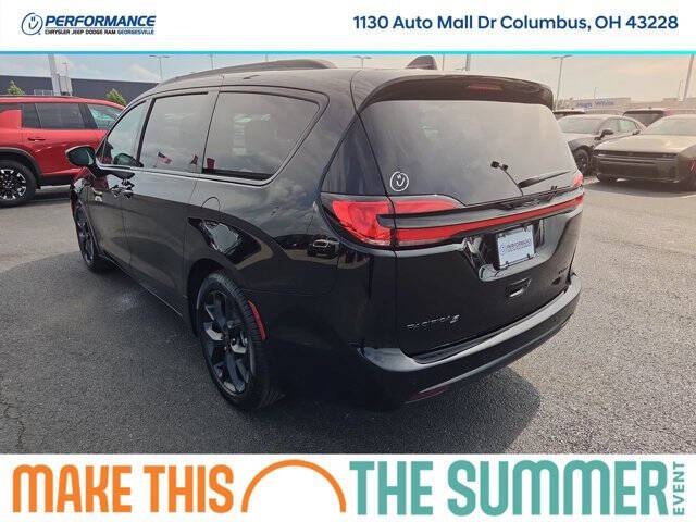 2027 Chrysler Pacifica Limited