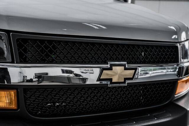 2025 Chevrolet Express 3500