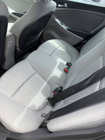 2012 Hyundai Accent GLS
