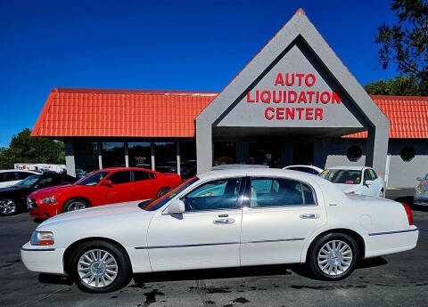 2003 Lincoln Town Car Signature