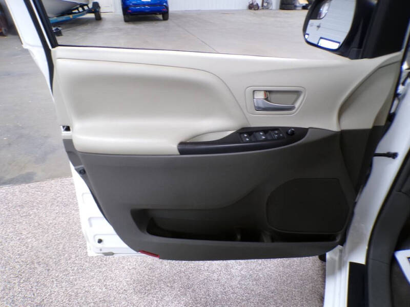 2015 Toyota Sienna LE 7-Passenger