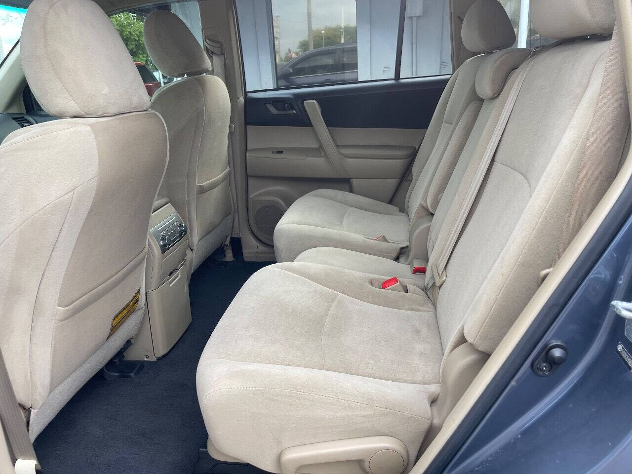 2011 Toyota Highlander  - $13,900