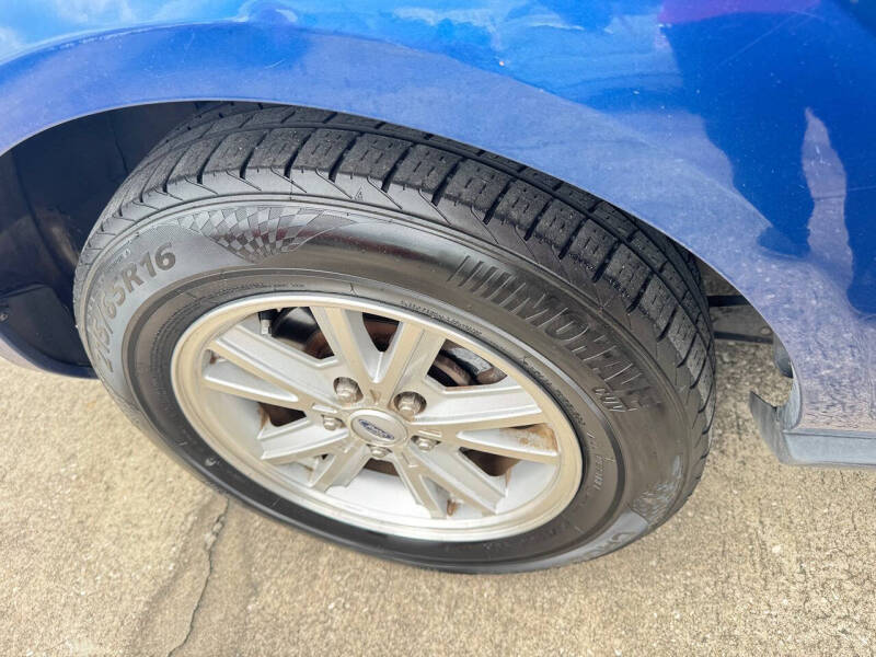 2006 Ford Mustang V6 Deluxe