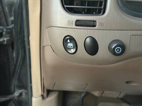 2003 Toyota Sequoia SR5