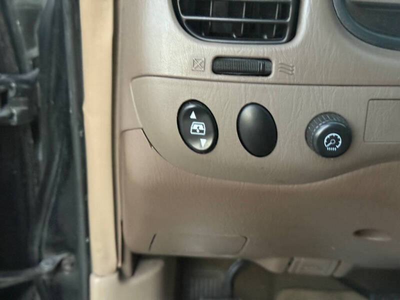 2003 Toyota Sequoia SR5