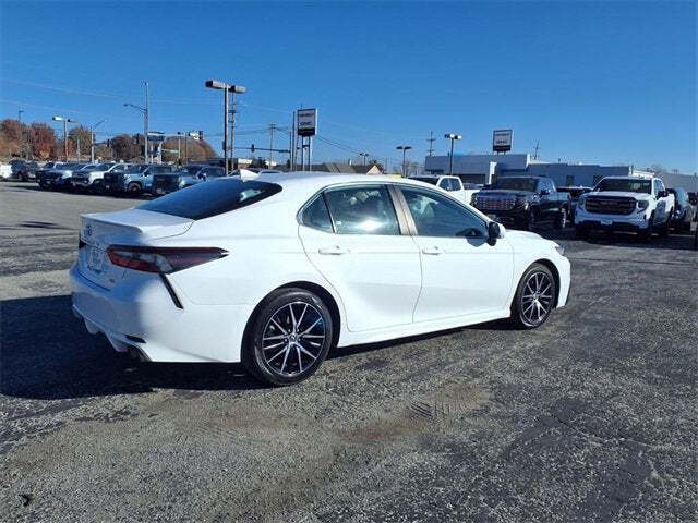 2023 Toyota Camry SE