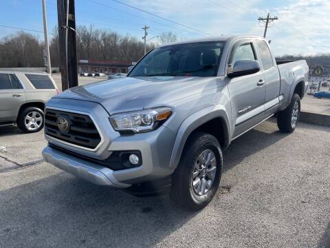 2018 Toyota Tacoma for sale at Greg's Auto Sales in Poplar Bluff MO