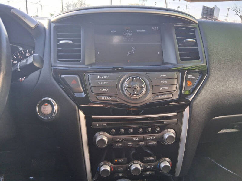 2017 Nissan Pathfinder SV